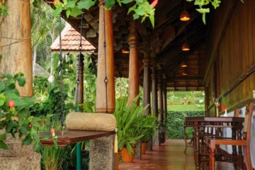 Nach Ihrer Ayurveda-Kur auf der Veranda des Kerala House entspannen